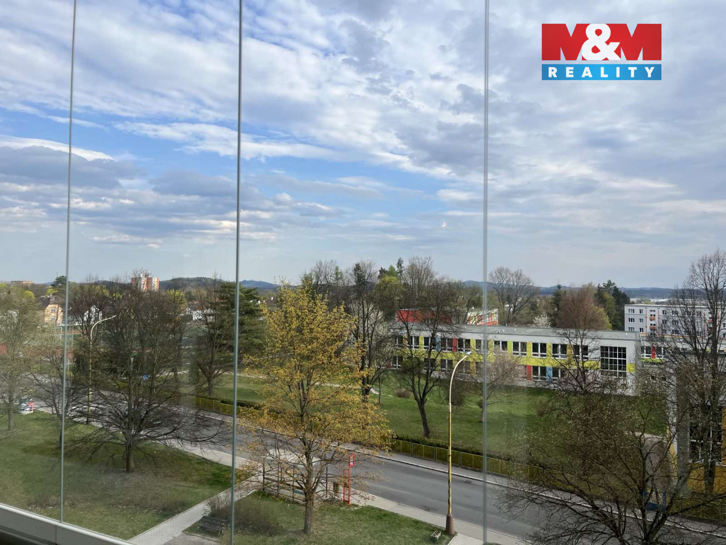 Výhled z uzavíratelné lodžie