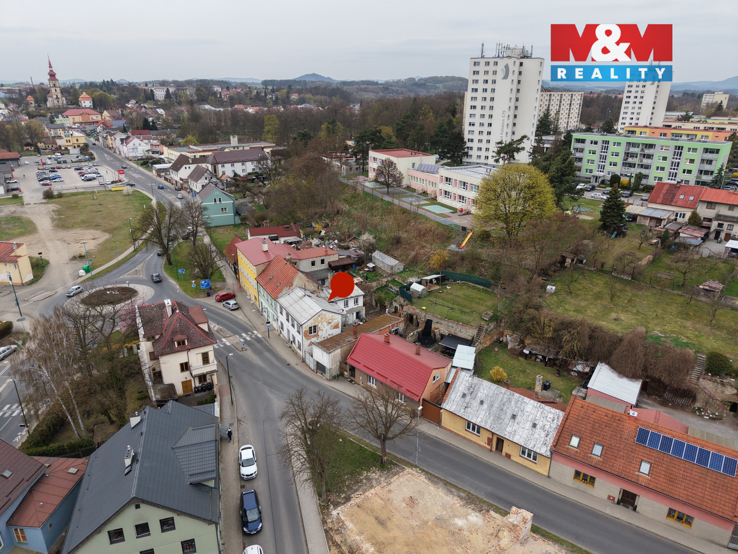 Dům a okolí