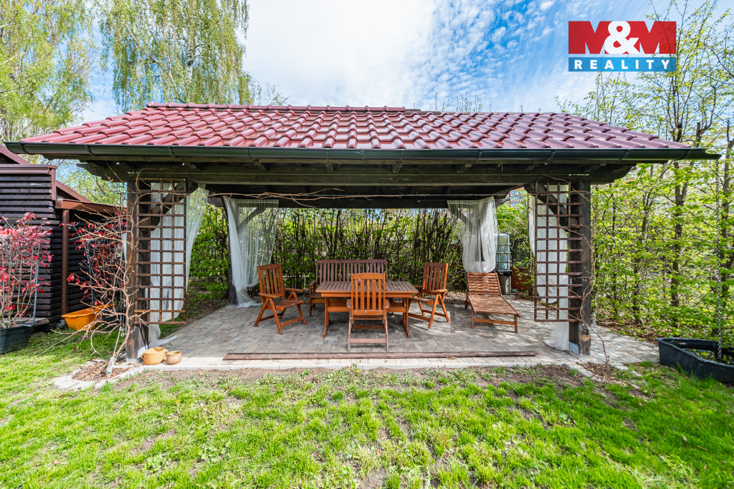 pergola