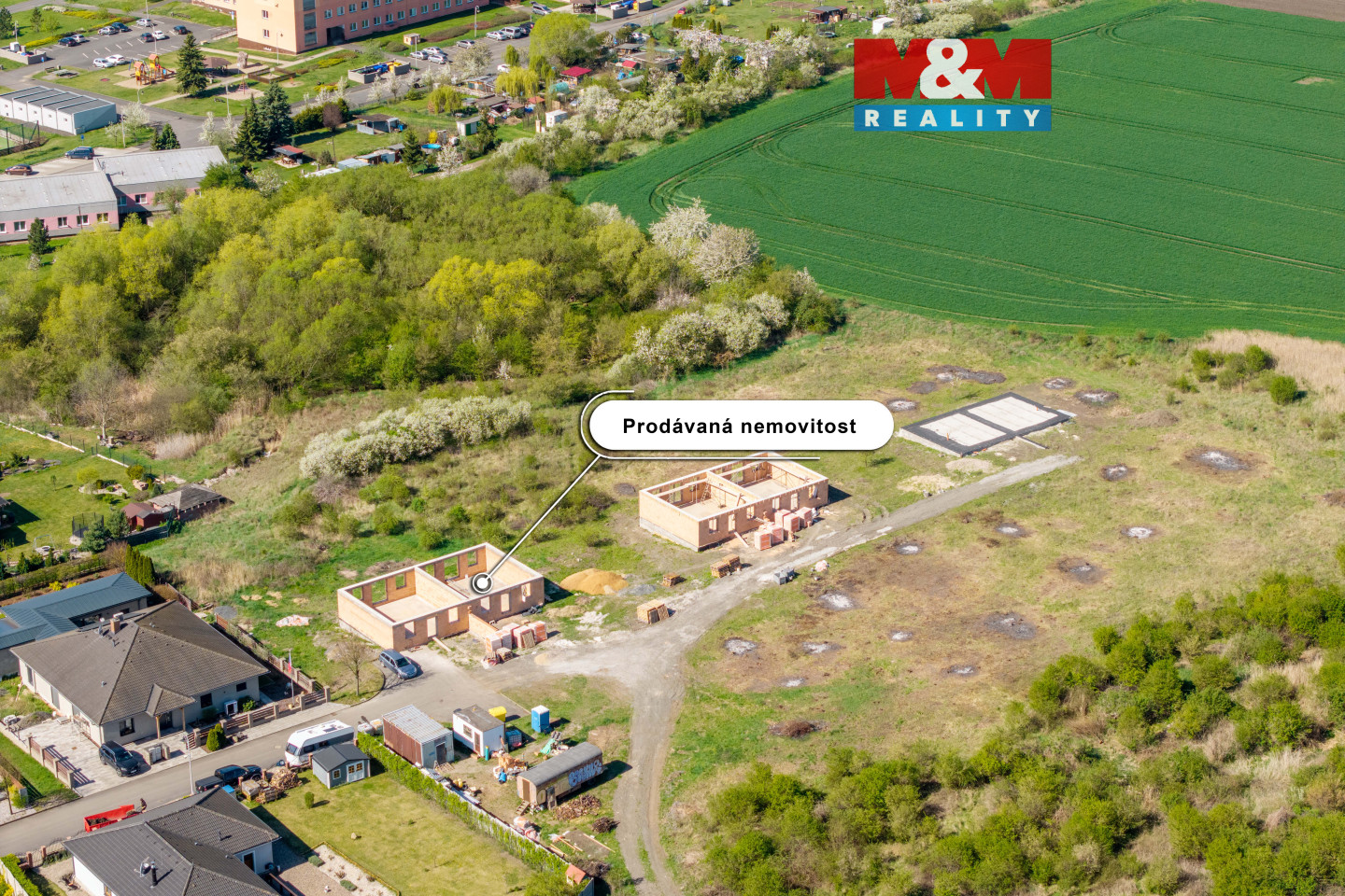 Pohled na nemovitost a okolí