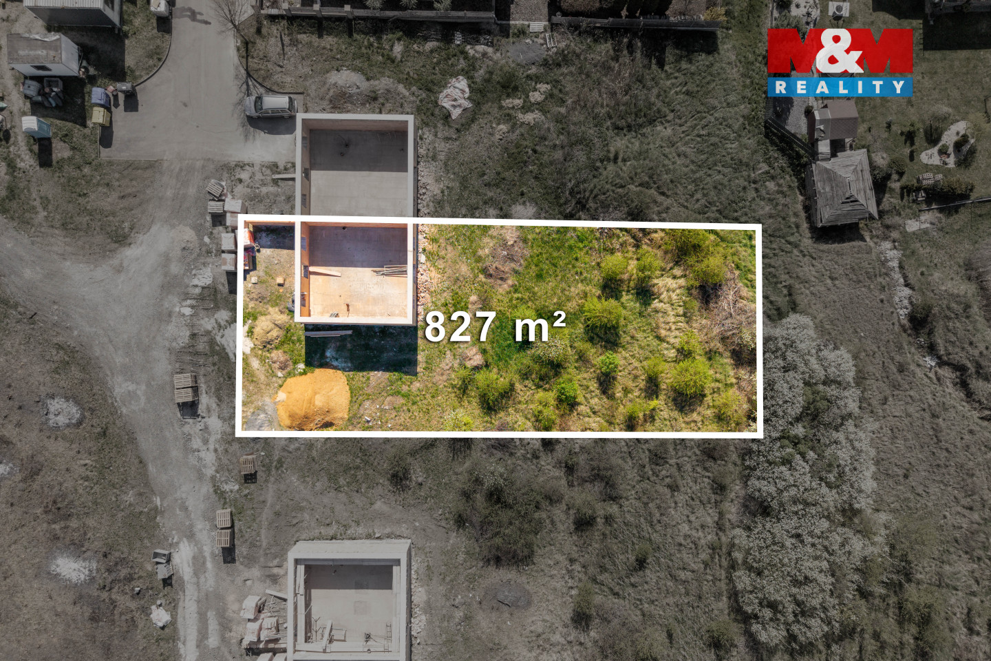 Pohled na nemovitost a okolí