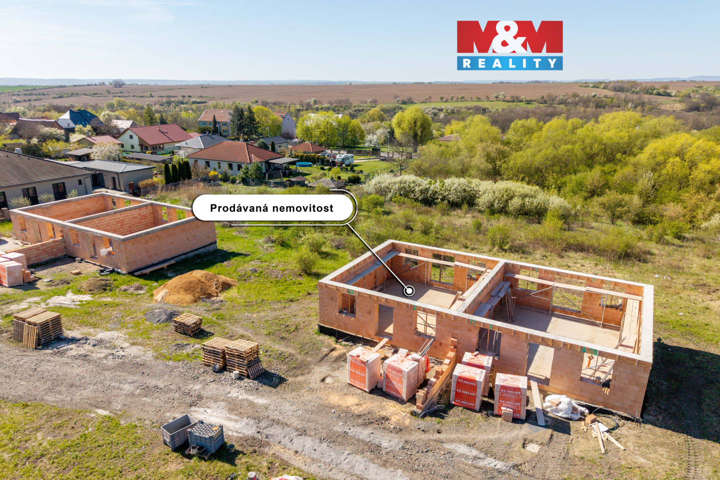Pohled na nemovitost a okolí