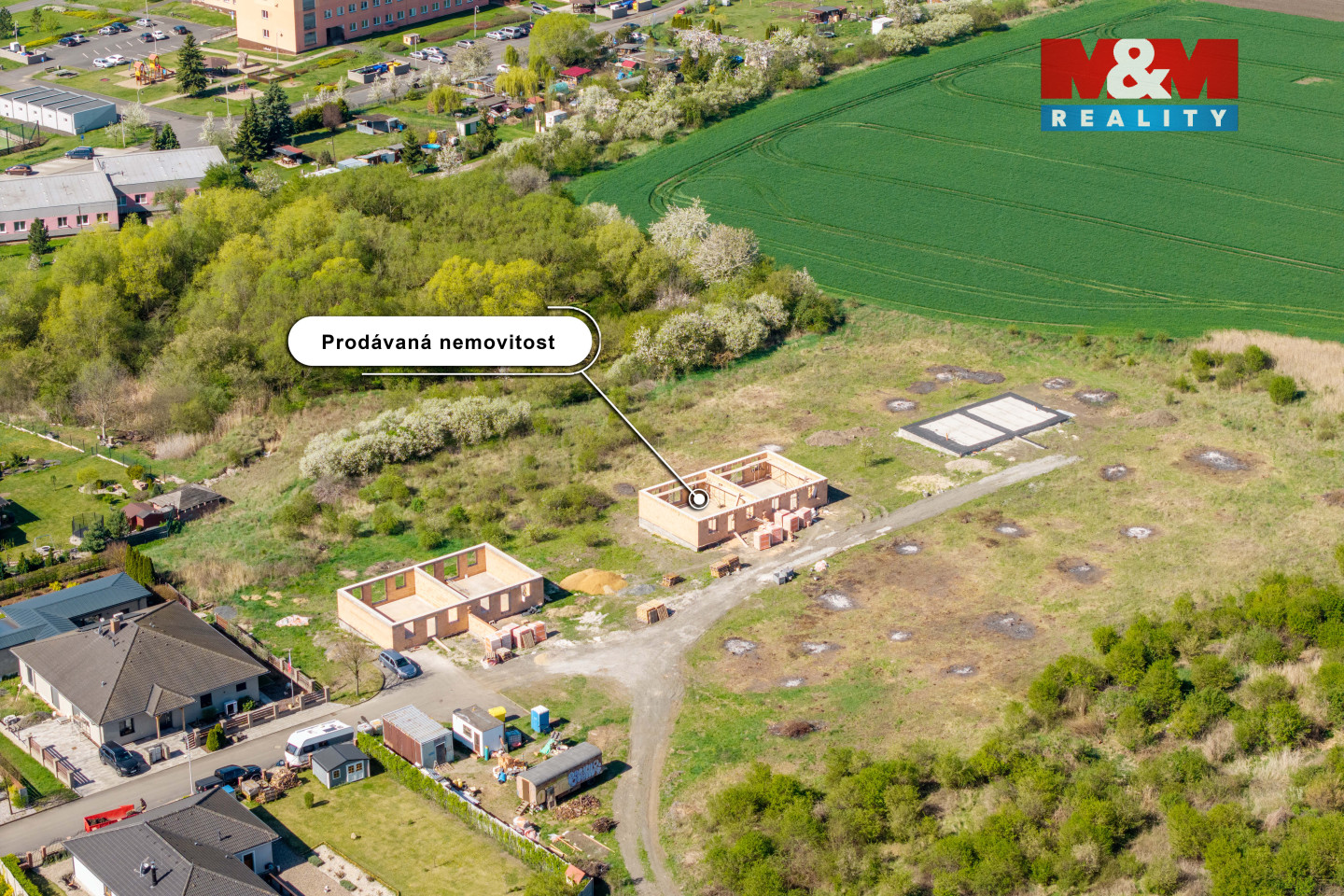 Pohled na nemovitost a okolí