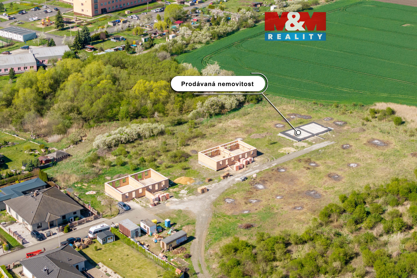 Pohled na nemovitost a okolí