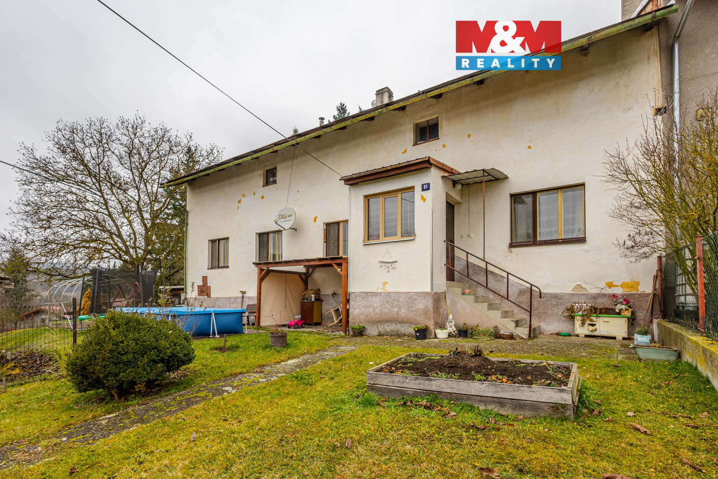 pohled na dům ze zadní strany