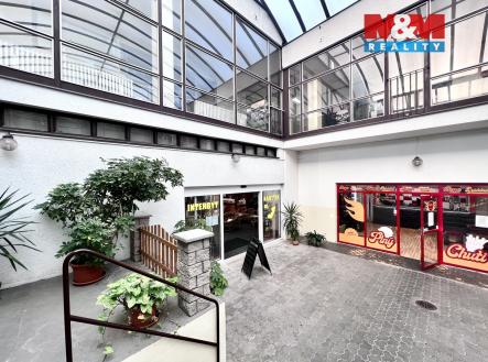 Pronájem obchodní prostory, 291 m²
