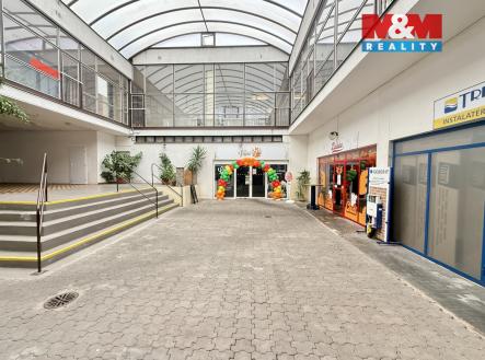 Pronájem obchodní prostory, 291 m²
