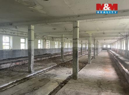 Pronájem skladu, 1 600 m²