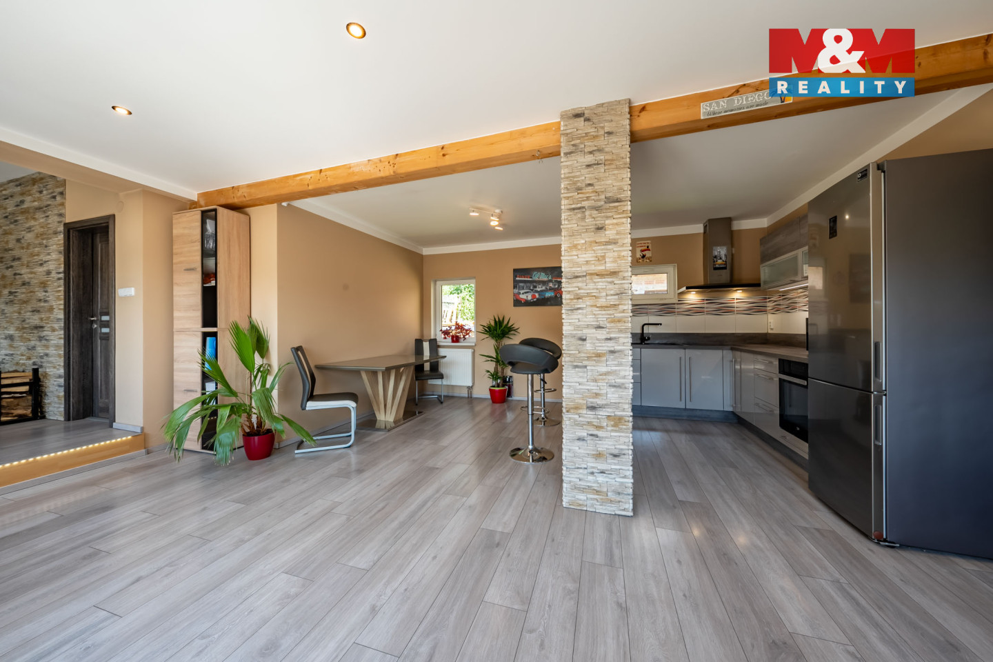 Obývací pokoj s kuchyňským koutem bytu 2+kk 108 m² 