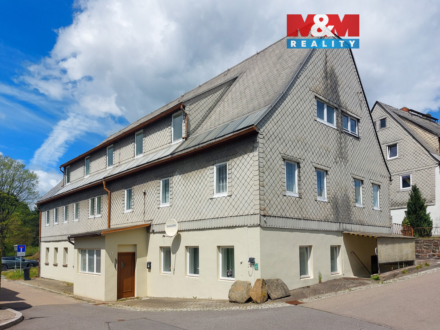 Dům