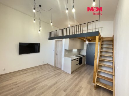Pronájem atypického bytu 1+kk,30m²,ul.Pražská,Hradec Králové