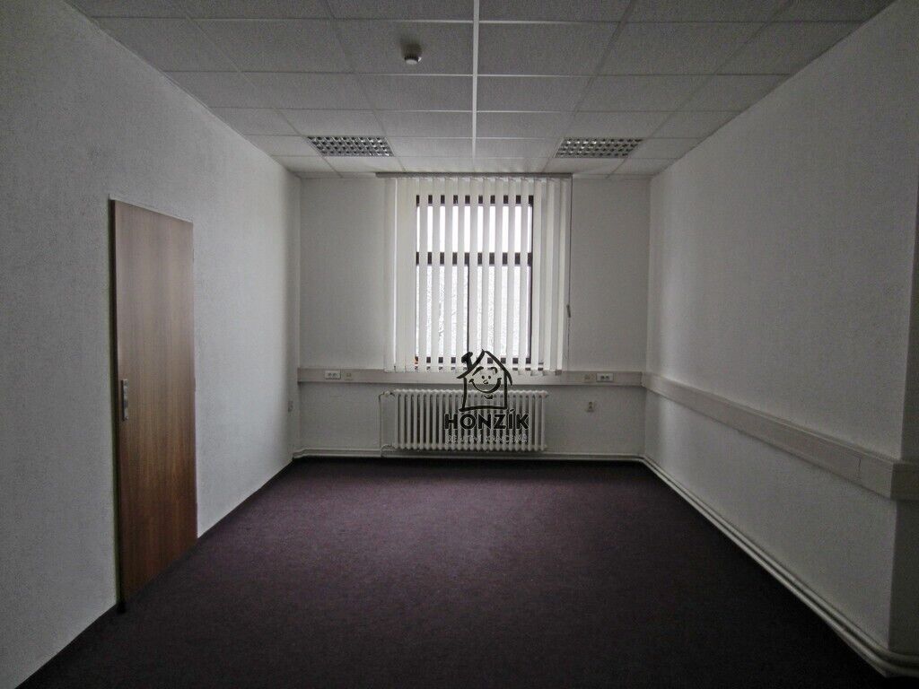 Kanceláře 16,7 m2, Praha 5 Smíchov, ul. U Trojice