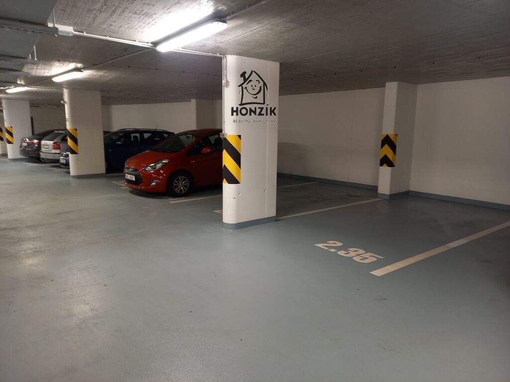 Garážové stání, Praha 5 Stodůlky, ul. Holýšovská