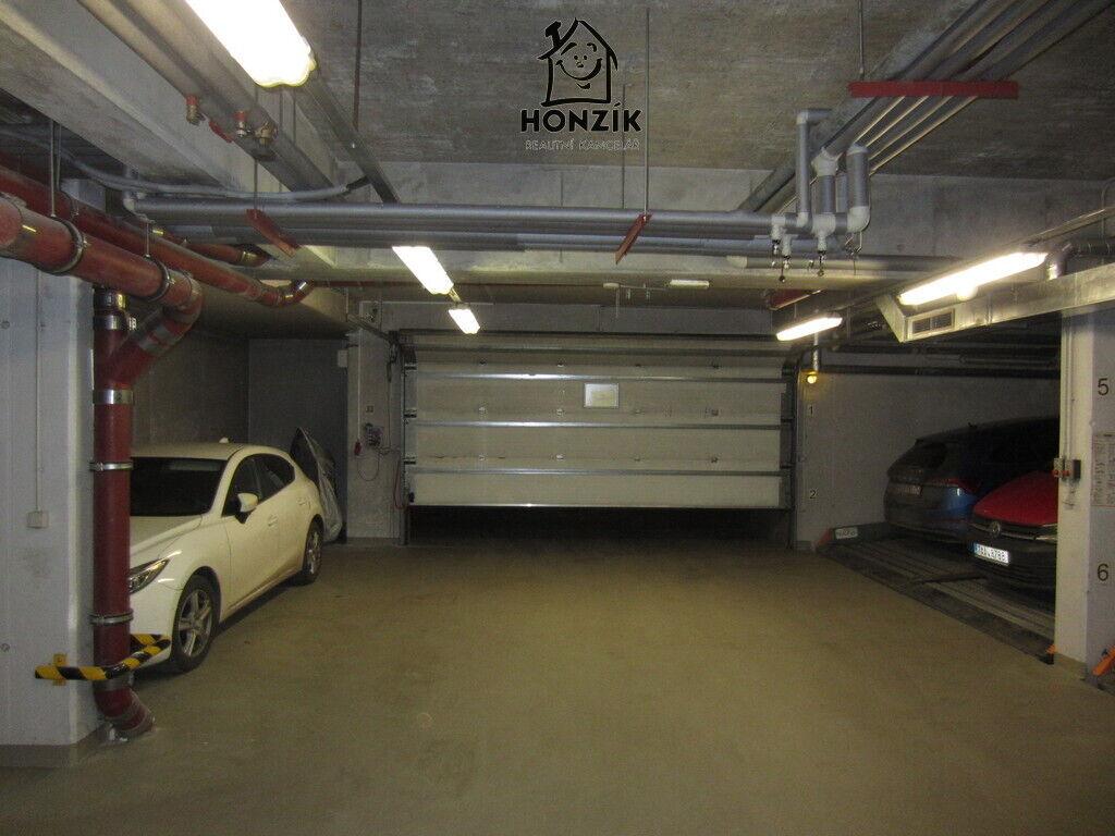 Garážové stání, Praha 4 Háje, ul. Štichova