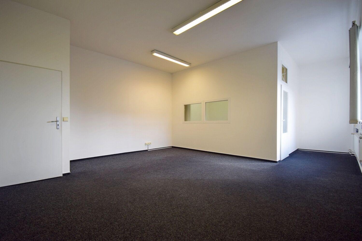 2 kanceláře 58 m2, na okraji Prahy