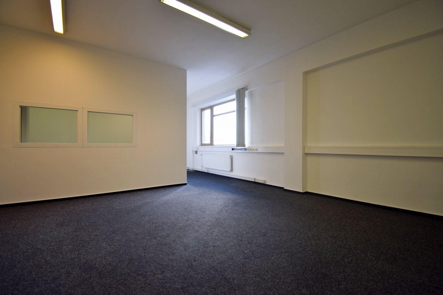 2 kanceláře 58 m2, na okraji Prahy