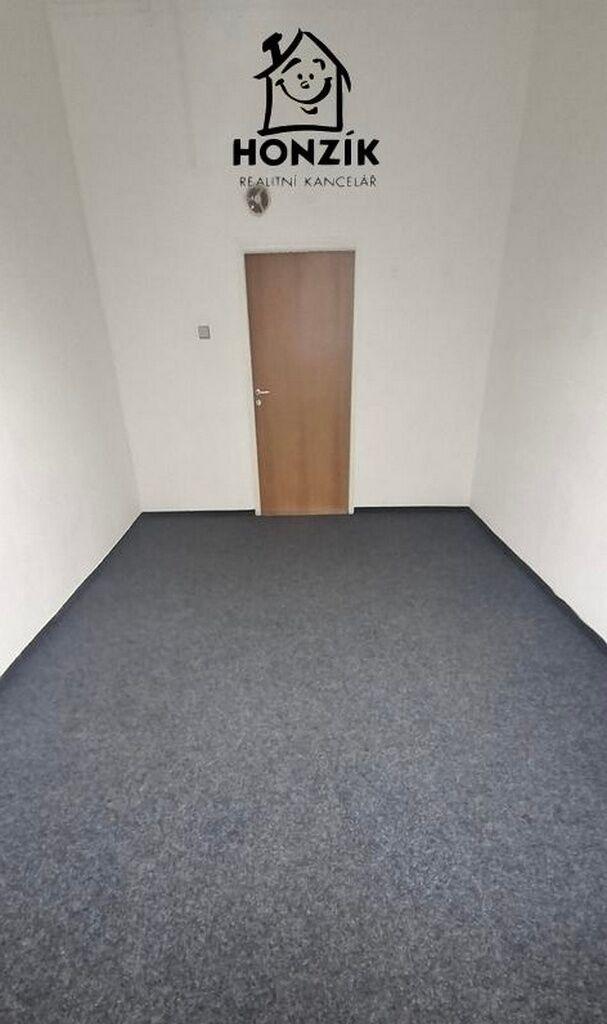 Kanceláře 15m2, 32 m2 a 17 m2, Praha 5 Smíchov, ul. U Trojice