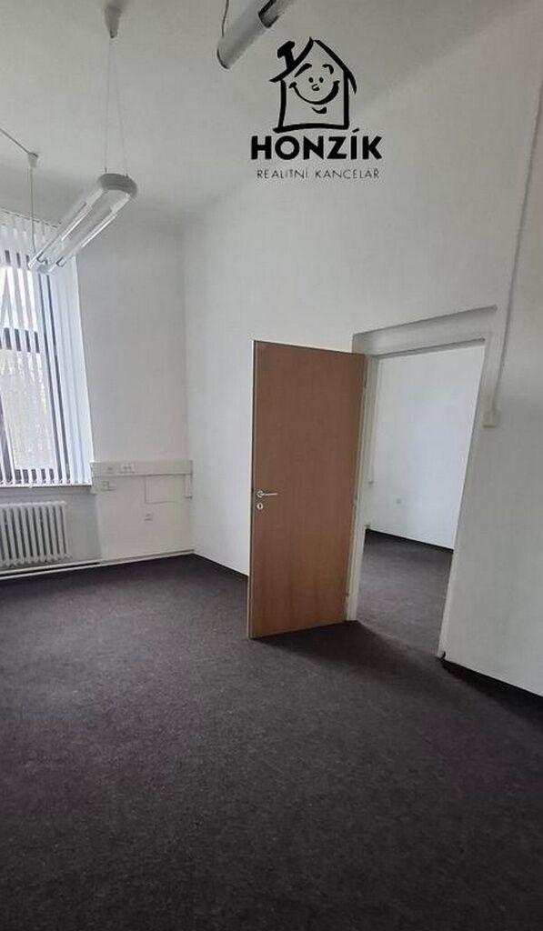 Kanceláře 32m2, Praha 5 Smíchov, ul. U Trojice