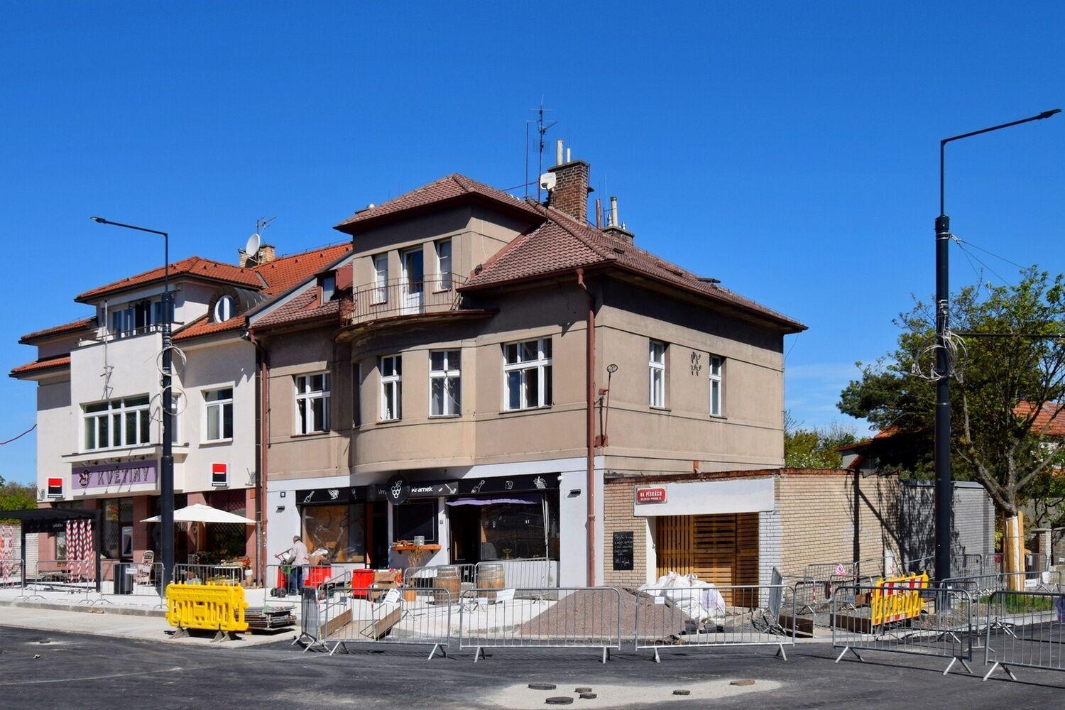 PRONÁJEM OBCHODNÍHO PROSTORU S VÝLOHOU 73 m2, PRAHA 6 DEJVICE