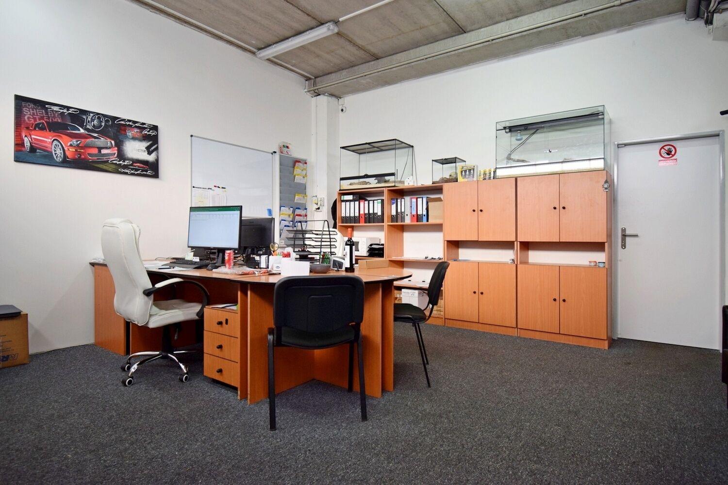 Skladové prostory s příslušenstvím, 157 m2, Praha 9 - Letňany