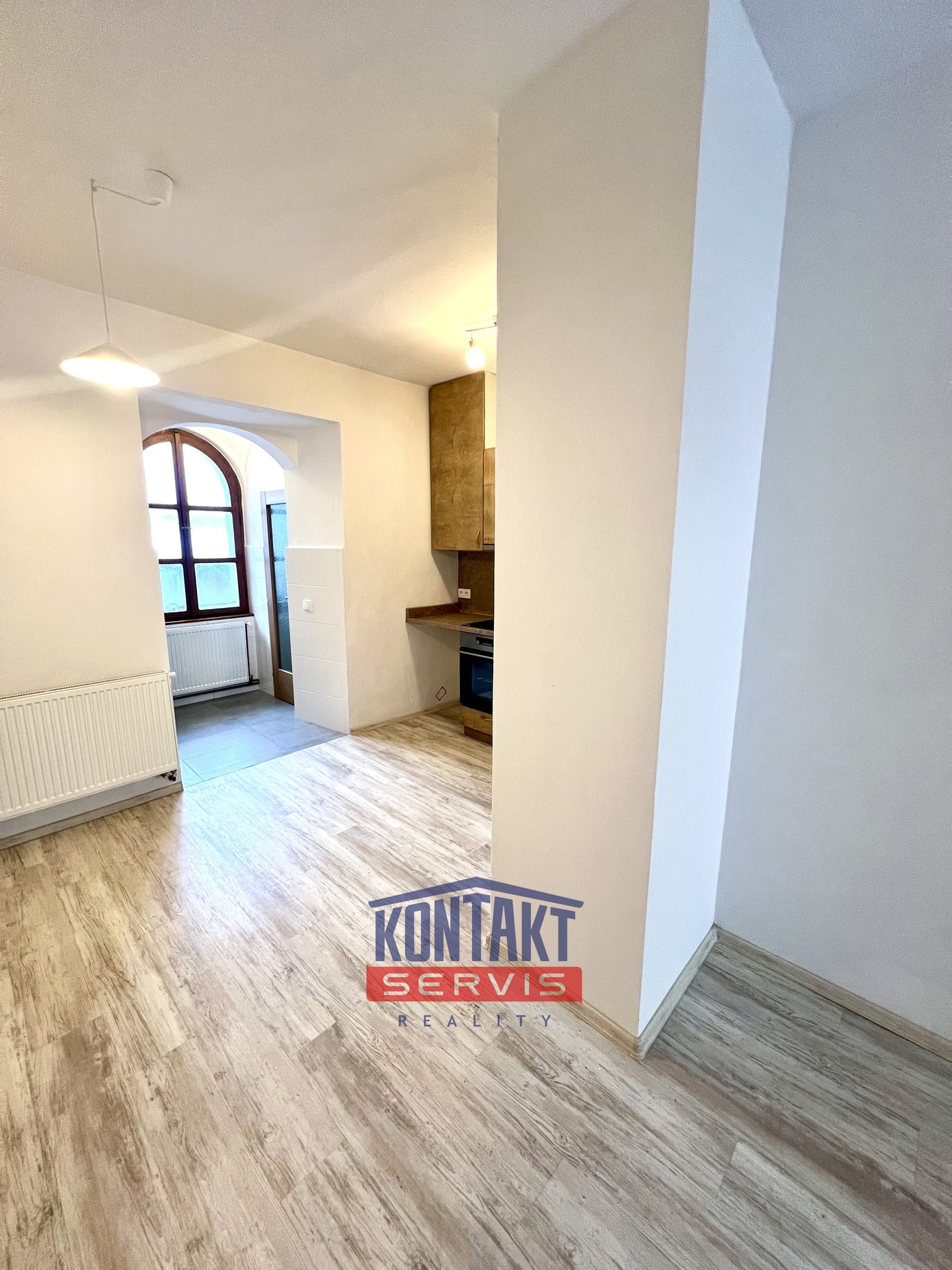 Pronájem útulného bytu 1+kk 36 m2, historické centrum Jindřichova Hradce