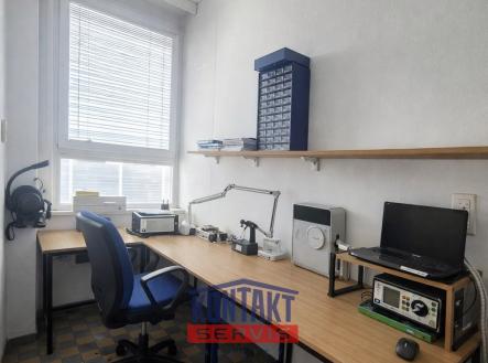 Pronájem kanceláře, 225 m²