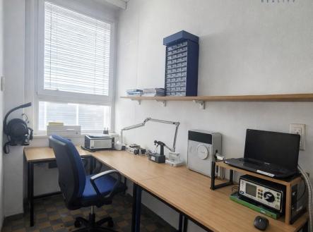 Pronájem kanceláře, 225 m²