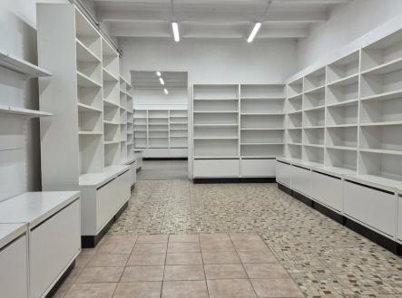 Pronájem obchodní prostory, 212 m²