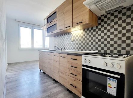 Pronájem zrekonstruovaného bytu 2+1 s balkónem, ulice Větrná