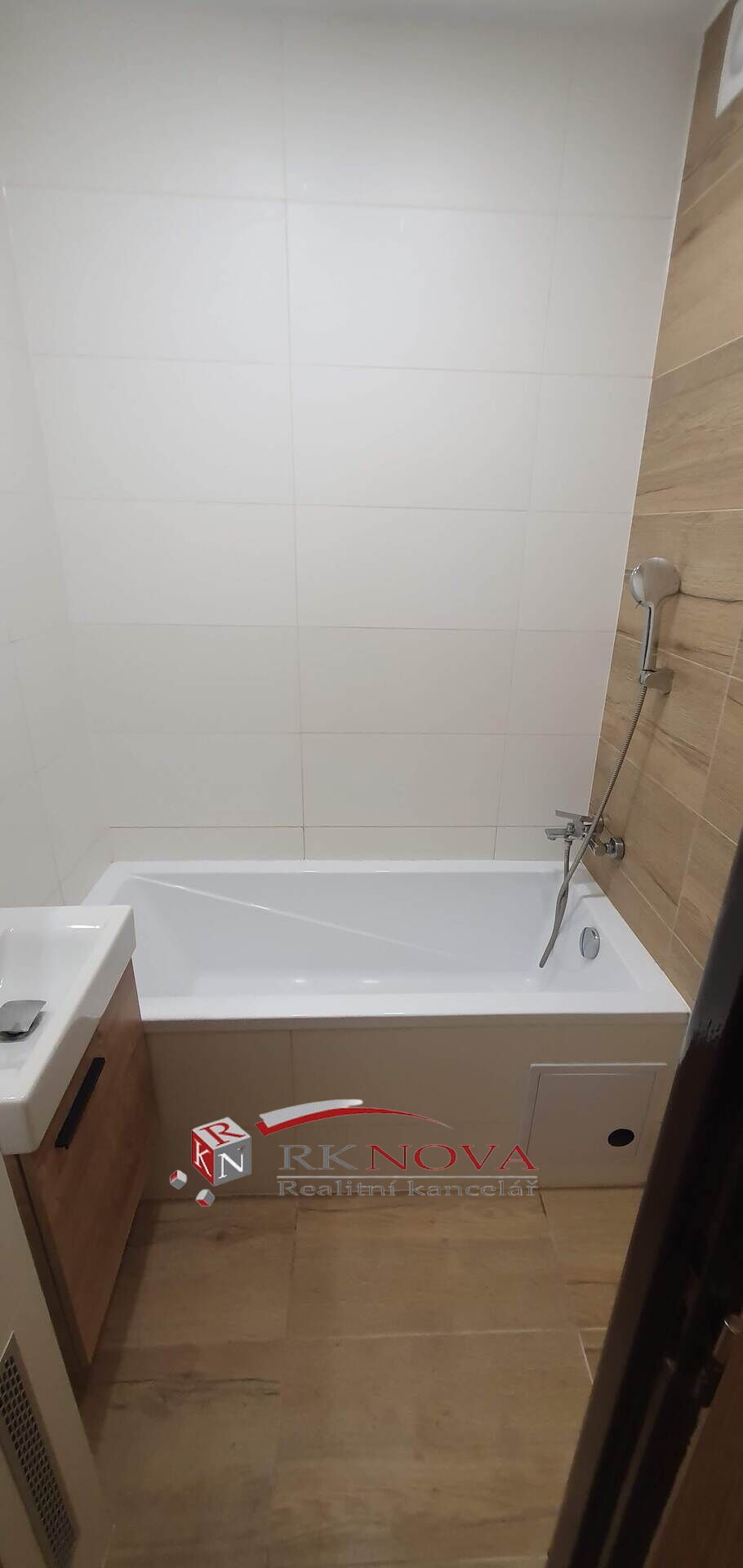 Pronájem bytu 2+1 s lodžií v Karviné-Mizerově