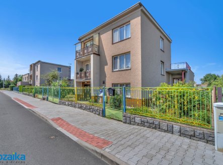 Rodinný dům se dvěma byty, garáží a zahradou Pardubice - Dražkovice