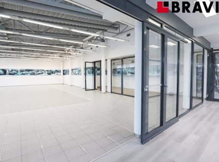 Pronájem - obchodní prostor, 212 m²