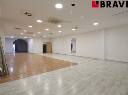 Pronájem - obchodní prostor, 451 m²