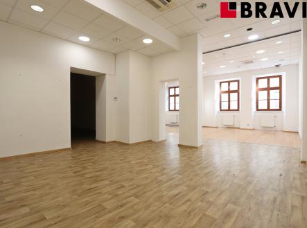 Pronájem - obchodní prostor, 451 m²