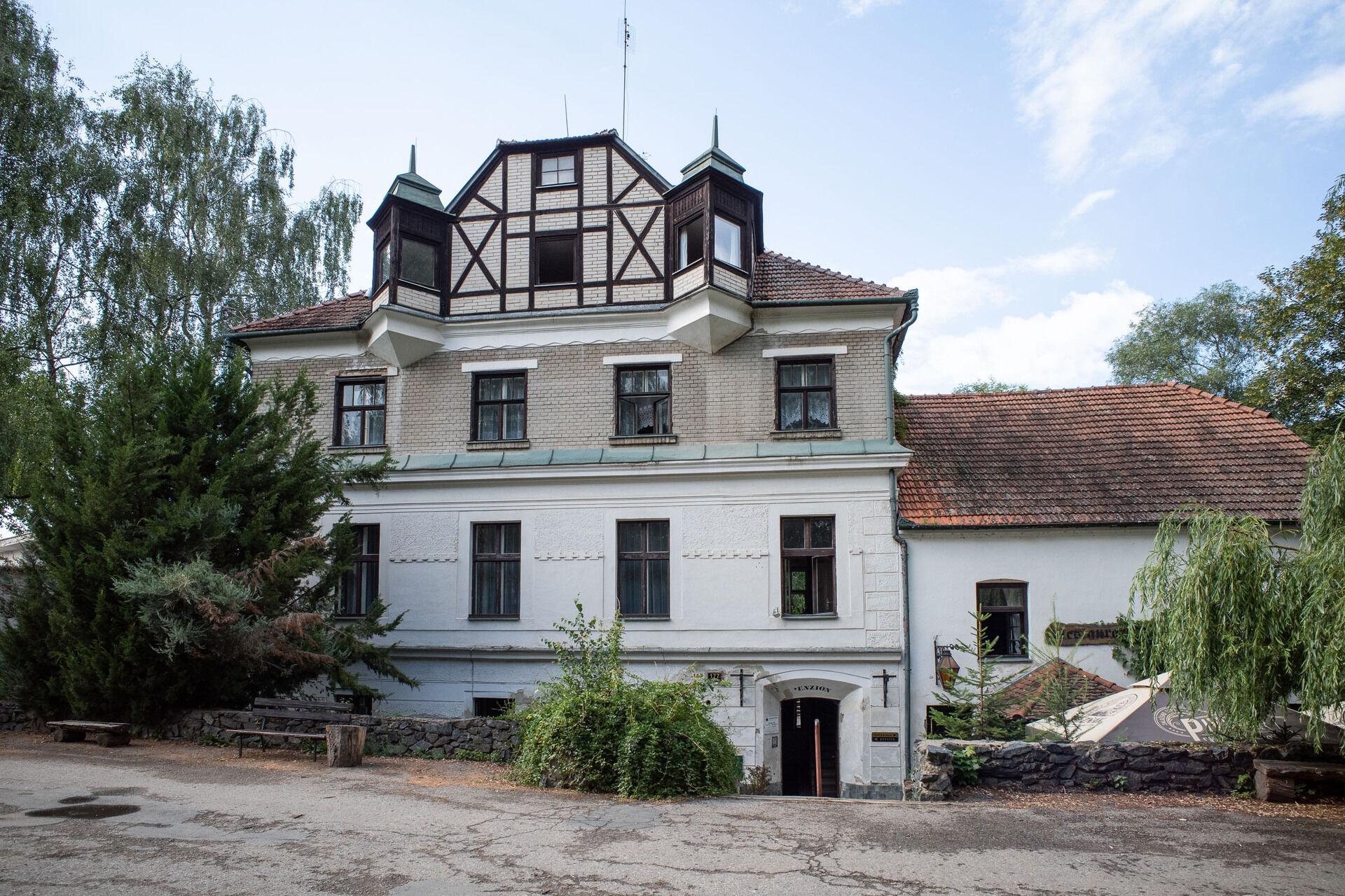 Prodej vodního mlýnu (zámečku), nyní penzion 13 pokojů, 825 m2, Brno-Žebětín