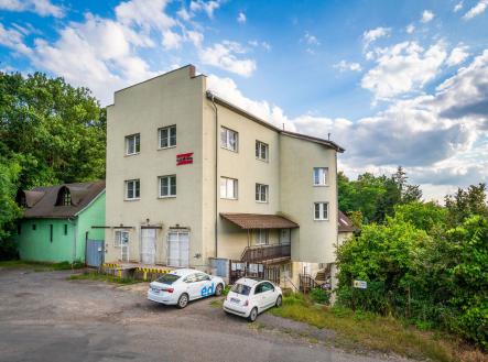 Pronájem - skladovací prostor, 245 m²