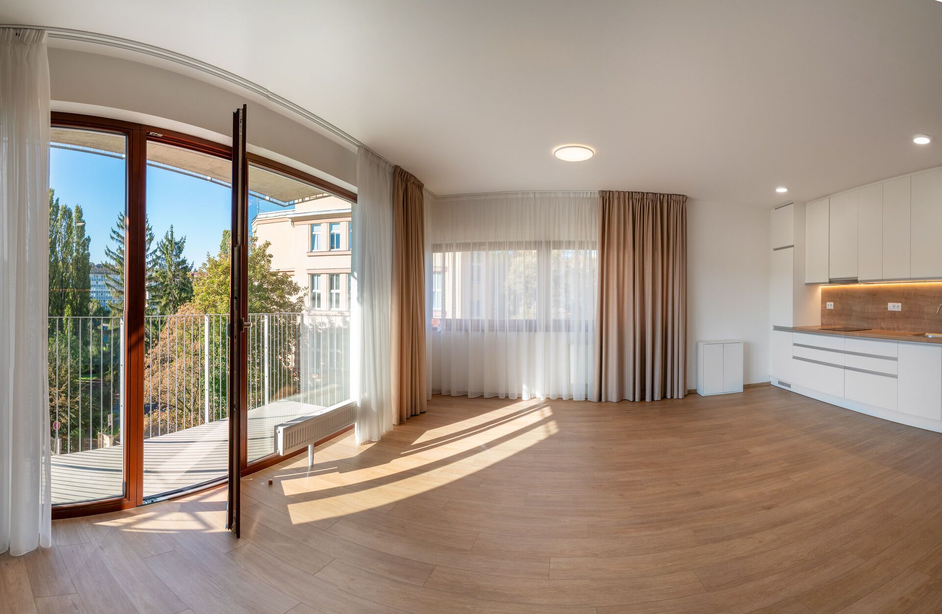 Pronájem prostorného 3+kk,104 m2 s balkonem a možností parkování, Praha 6