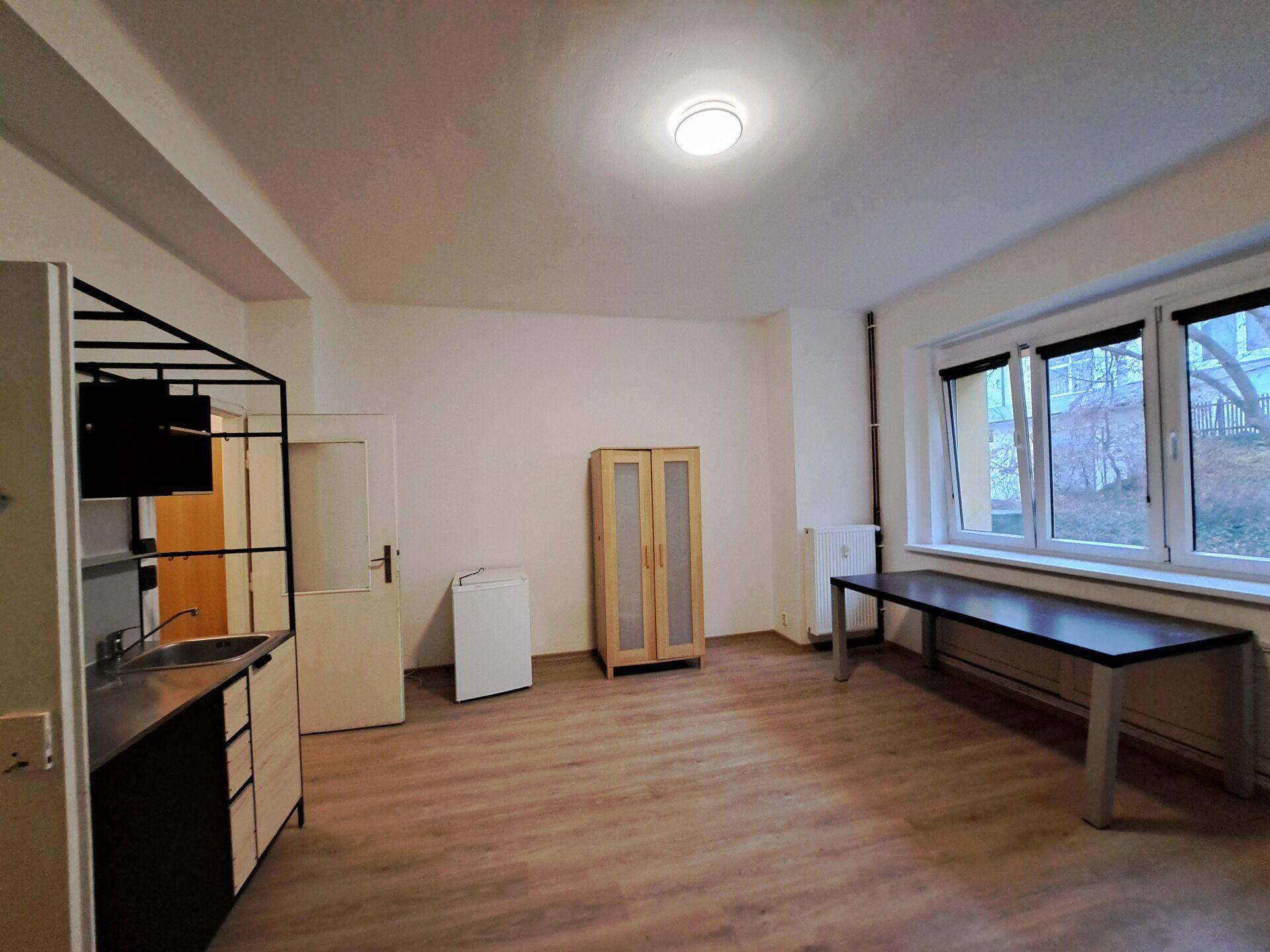 Pronájem bytu 1kk, 29 m2, zahrada, Praha 5 - Košíře