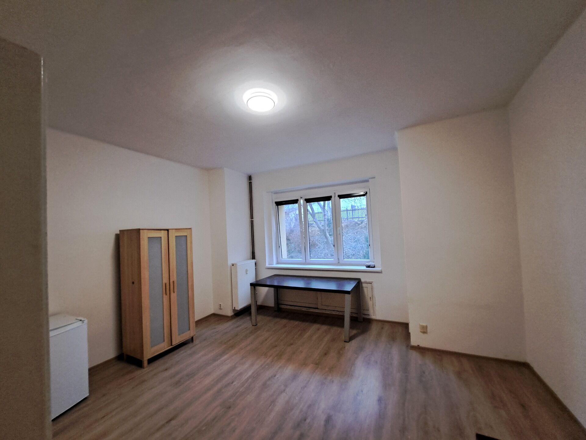 Pronájem bytu 1kk, 29 m2, zahrada, Praha 5 - Košíře