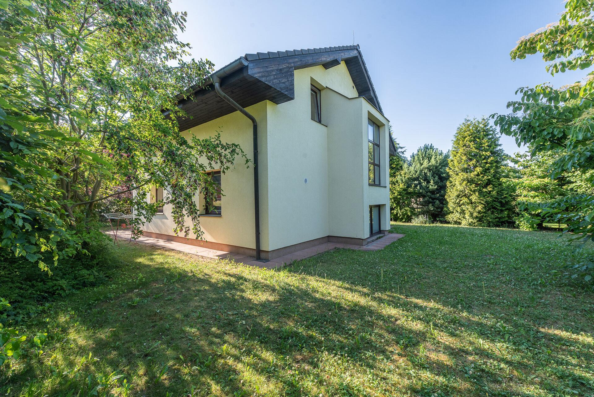 Rodinný dům 4+kk ve vyhledávané lokalitě Roztok u Prahy