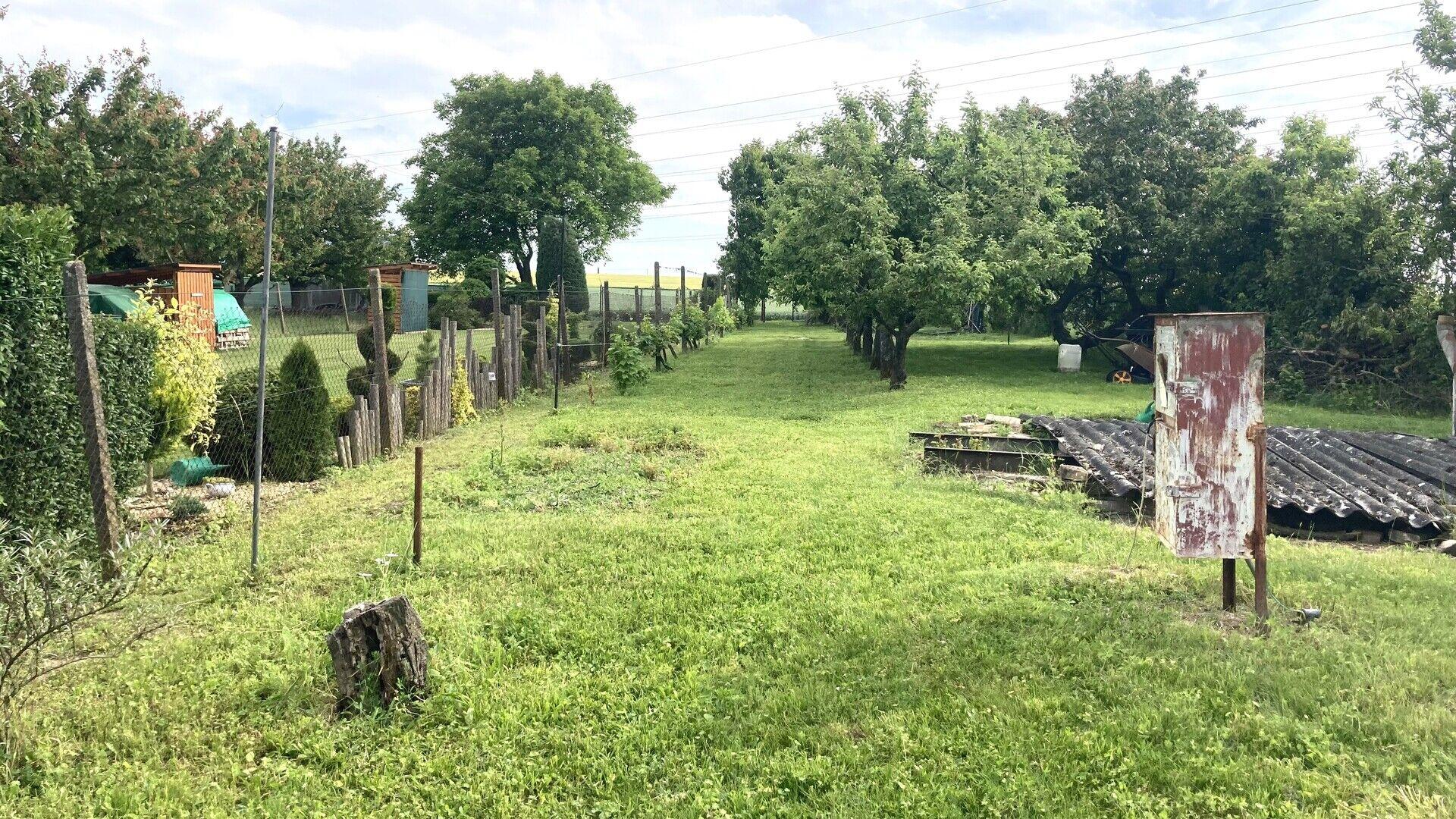 Zahrada s možností zástavby nemovitostí, výměra  parcely 789 m² , půdorys stavby 40 m², Znojmo
