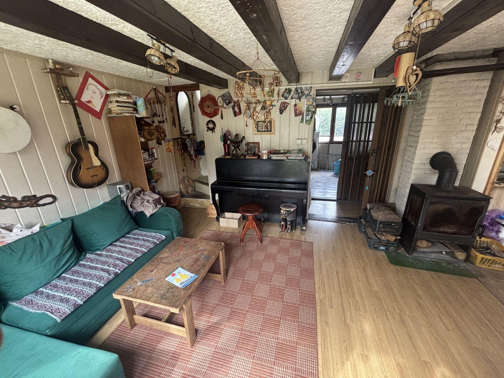 Prodej celoročně obyvatelné chaty na rozlehlém pozemku 1094 m2, Praha východ, Káraný