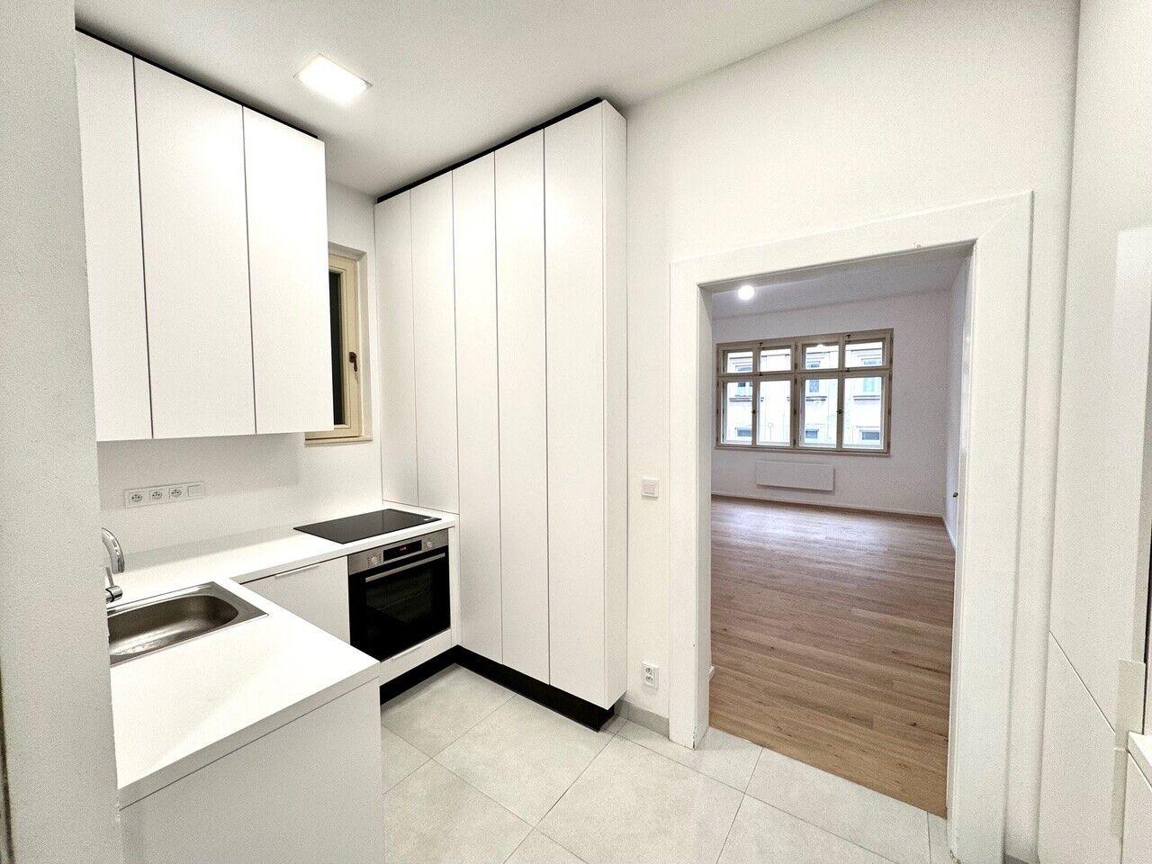 Krásný, zrekonstruovaný byt 2+kk, 58 m2, balkon, 3. patro, výtah, Vršovice, Praha 10