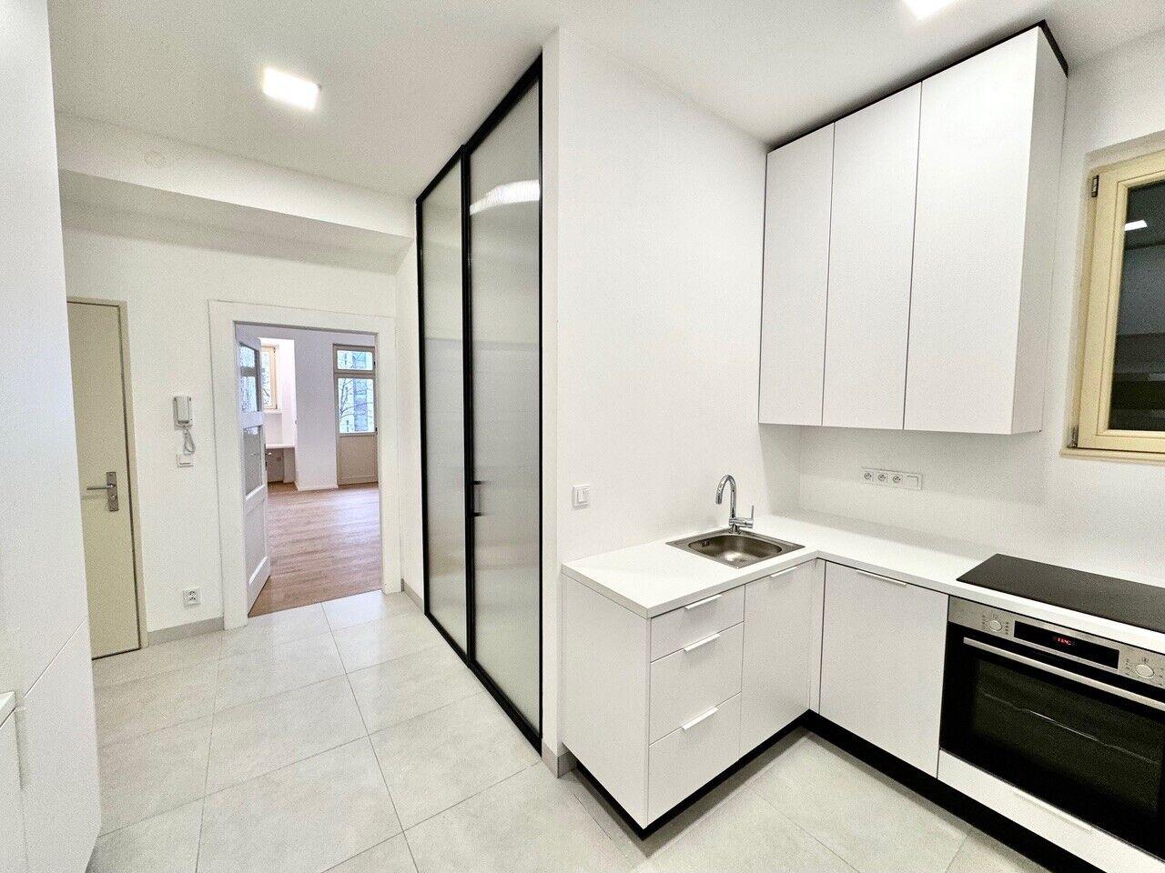 Prodej naprosto ojedinělého bytu 2+kk, 55,3 m² + balkon – po luxusní rekonstrukci, Vršovice