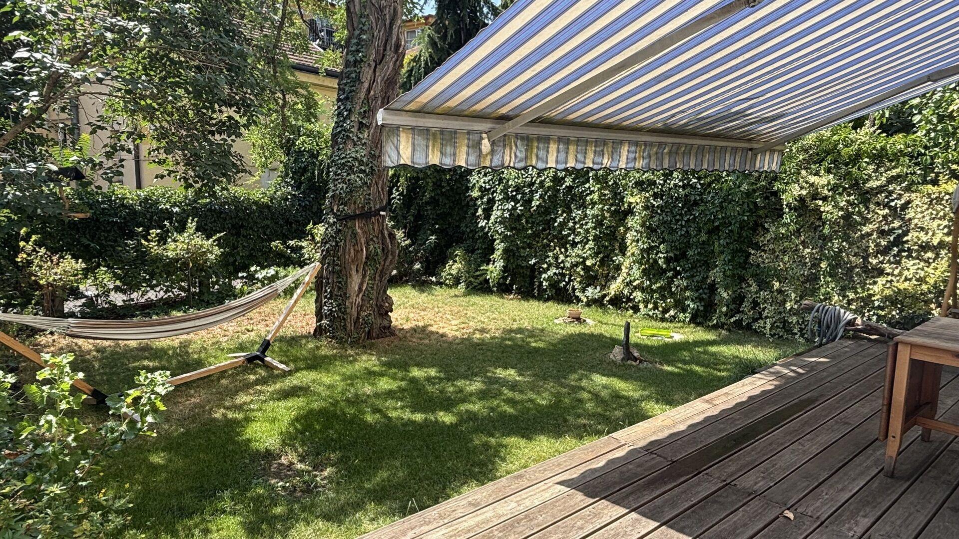 Pronájem rekonstruovaného 2+1 se zahradou,  80 m² , terasa 20 m2, zahrada 45 m2, Praha 6 - Letná
