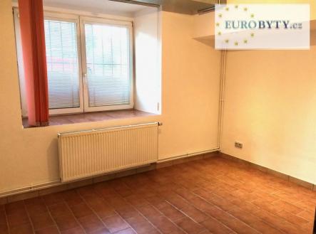 Prodej - obchodní prostor, 74 m²