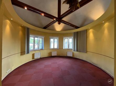 Pronájem kanceláře, 400 m²