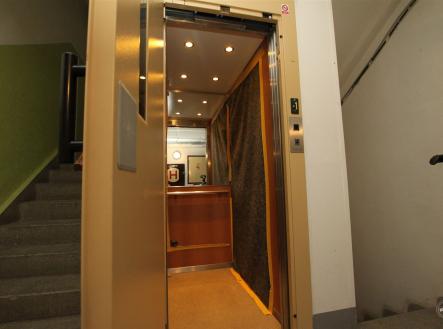 Pronájem skladovací prostor, 53 m²