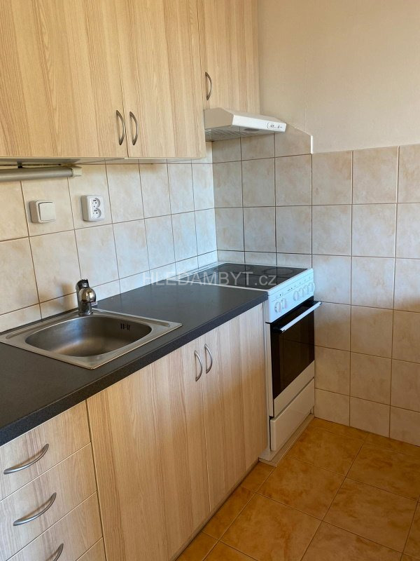 Pronájem bytu Praha 4 Modřany 2+kk s lodžií Šumenská
