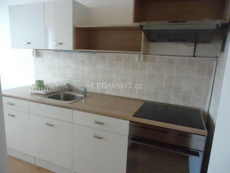 Pronájem bytu Praha 6 Řepy 1+1 s lodžií Zrzavého